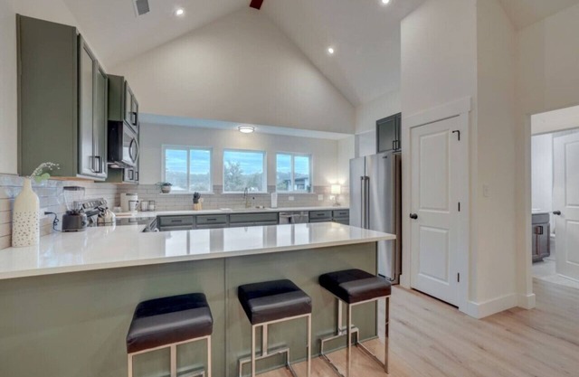 Perfectly Charming 2 bd 2bth home, newly remodeled!