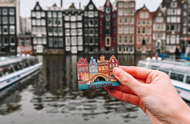 Perfectly situated in the fashionable district of Oud-West, Amsterdam