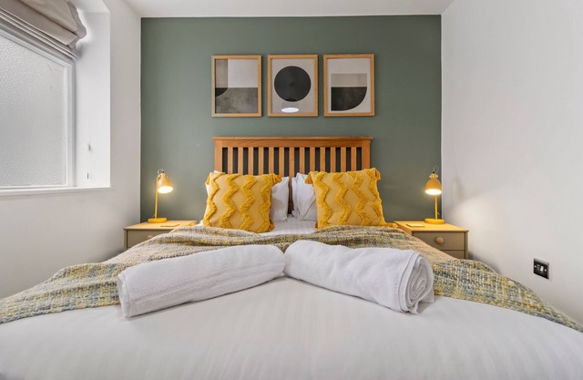 Perry - BRAND NEW Stylish City Centre Apartment - Sleeps 4