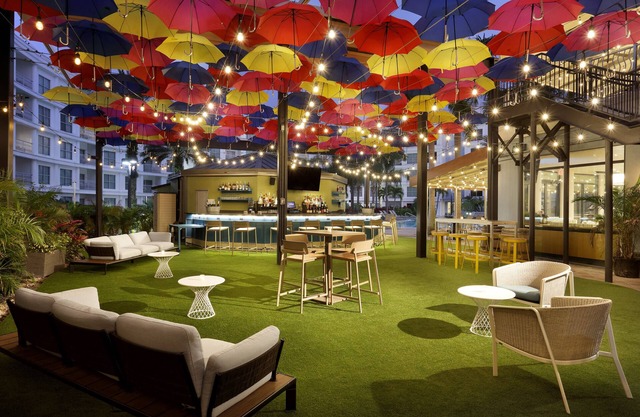 Pet-Friendly 2-Bedroom Apt. near Disney, sleeps 7