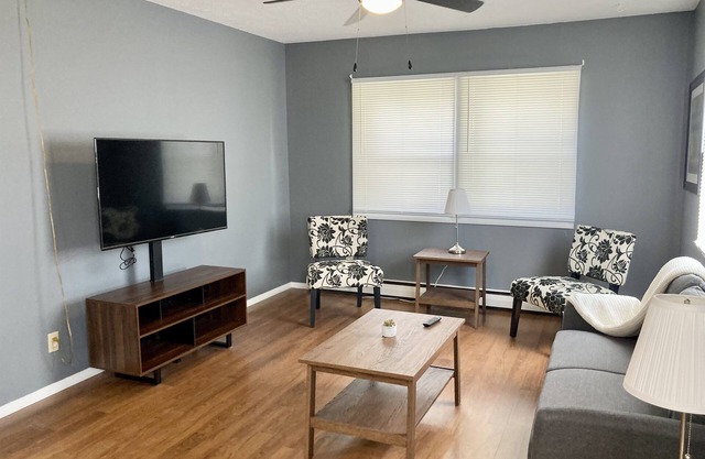 Pet Friendly 2bd Close To Rivian and ISU!
