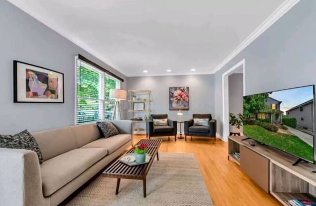 Pet Friendly 3 BR with Yard & Garage Near Beaumont
