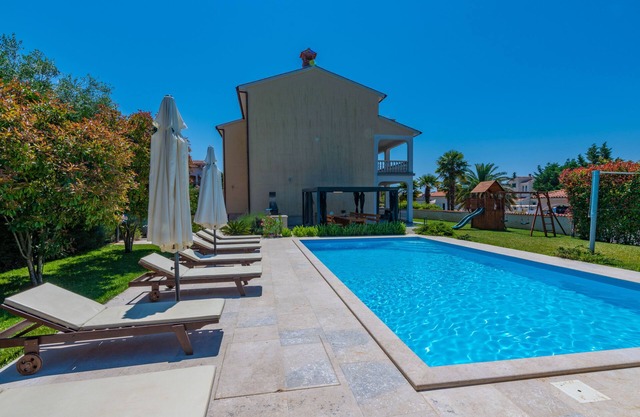 Pet friendly, all rooms air conditioned, only 3km from the beach