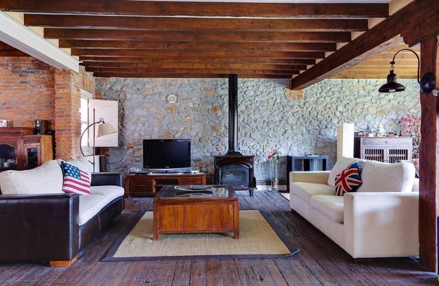 Pet-Friendly Apartment "Ático en el centro de Laredo" with Mountain View & Terrace