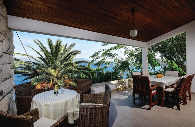 Pet friendly apartment in Trpanj