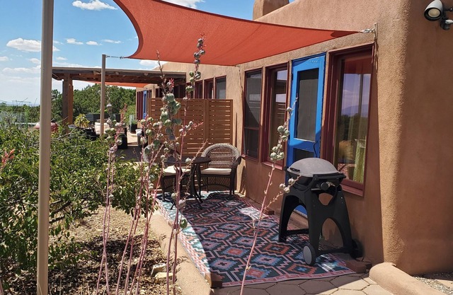 PET-FRIENDLY ENSUITE, SANTA FE. LOVELY VIEW, 20mns TO HISTORIC SITES, TOWN