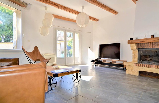 Pet friendly home in Laudun-L'Ardoise