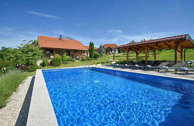 Pet friendly home in Luzan Biskupecki