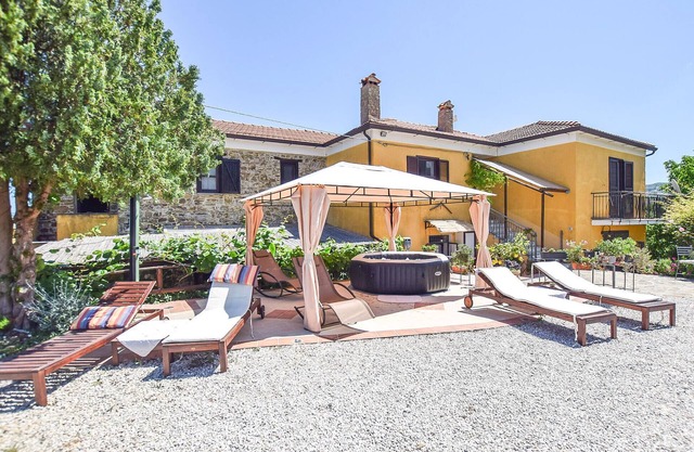 Pet friendly home in Laureana Cilento