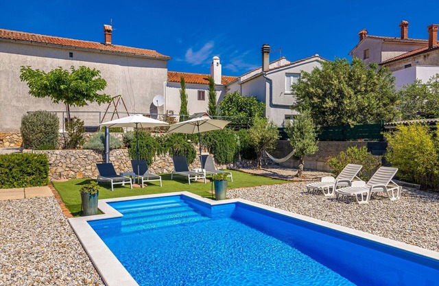 Pet-Friendly Holiday Home Mare with Pool – The Perfect Family Retreat Amidst Nature’s Tranquility