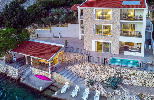 Pet friendly home in Klek with kitchen