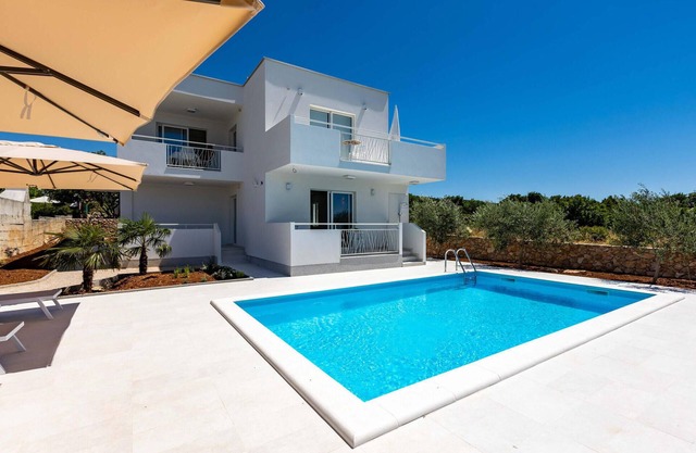 Pet friendly home in Punat with kitchen