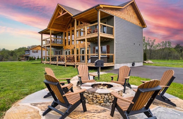 Pet Friendly+ Hot Tub + Fire Pit + Game Room