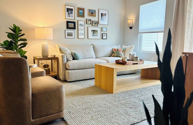 Pet friendly! King bed, smart TVs, mins to beaches from this brand new townhome