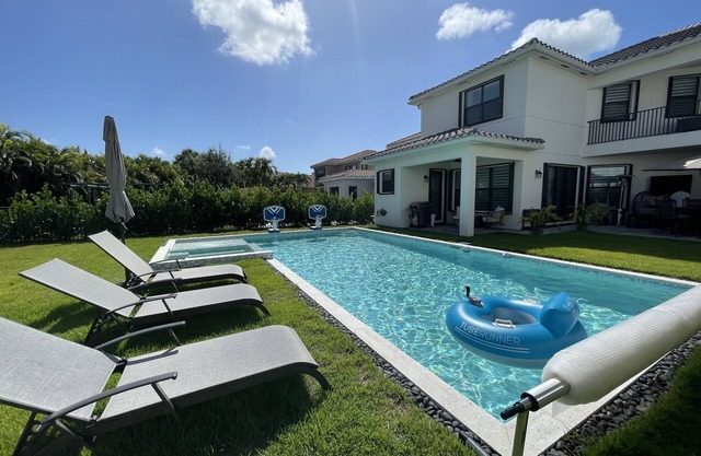 Pet friendly luxury home, huge pool and spa in a gated community!