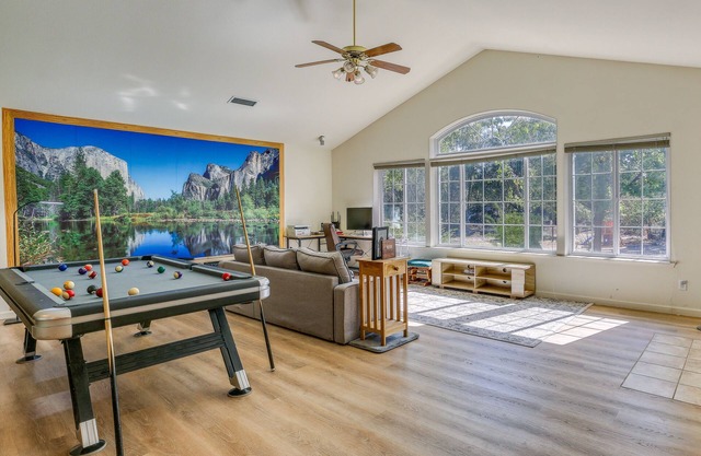 Pet Friendly Mariposa Retreat w/Spacious Patio!