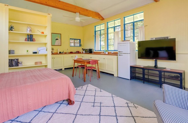 Pet-Friendly Memphis Studio Rental in Cooper-Young