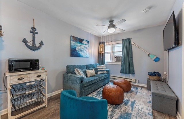 Pet Friendly/Private Porch/Tub + NFLX 1BR 1BA