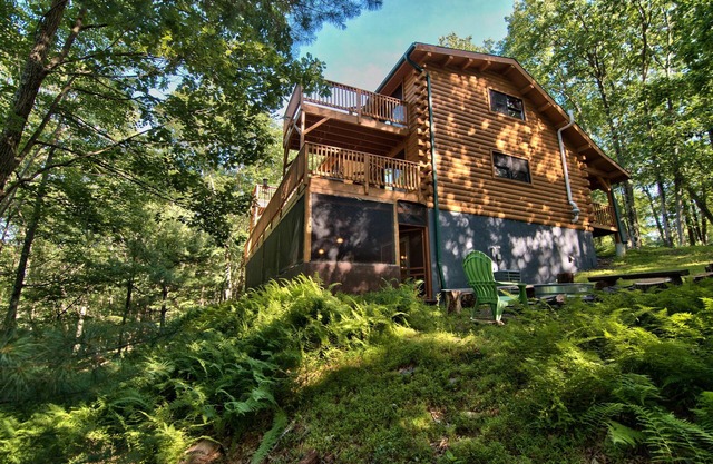 Pet Friendly Private Log Cabin - Great Wolf, Kalahari, Camelback, Pocono Raceway