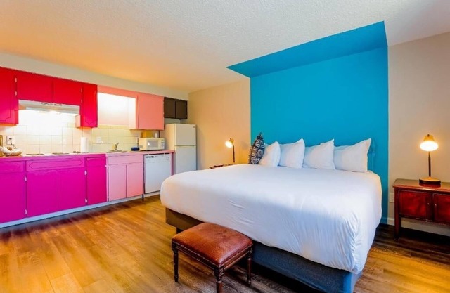 Pet-Friendly Room Perfect for Ocean Seekers Near Attractions