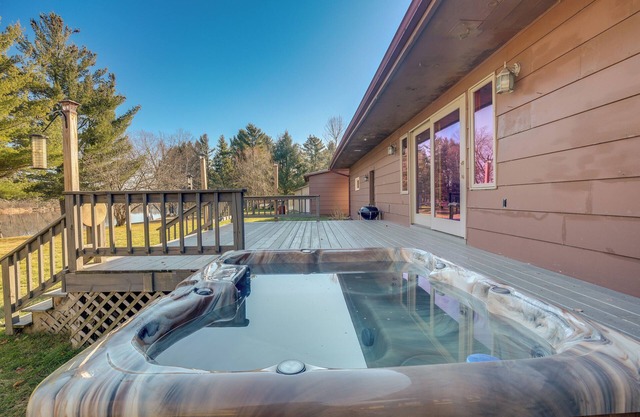 Pet-Friendly Tomahawk Home: Deck & Private Hot Tub