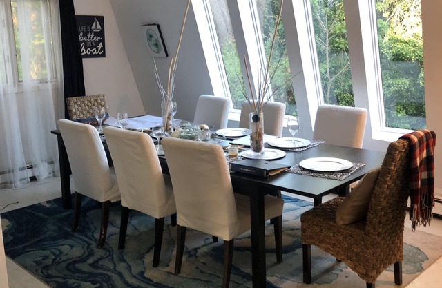 PET FRIENDLY. WALK TO SANDYNECK BEACH