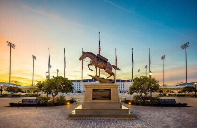 Pet-Friendly WEC Horses Golf Gated Resort 2/2 BR Home Tennis Pool Gym FencedYard