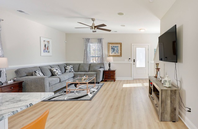 Pet-Friendly Wilmington Home - 2 Mi to Riverwalk