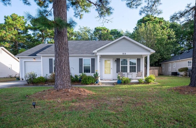 Pets Allowed 20 minutes from the beach