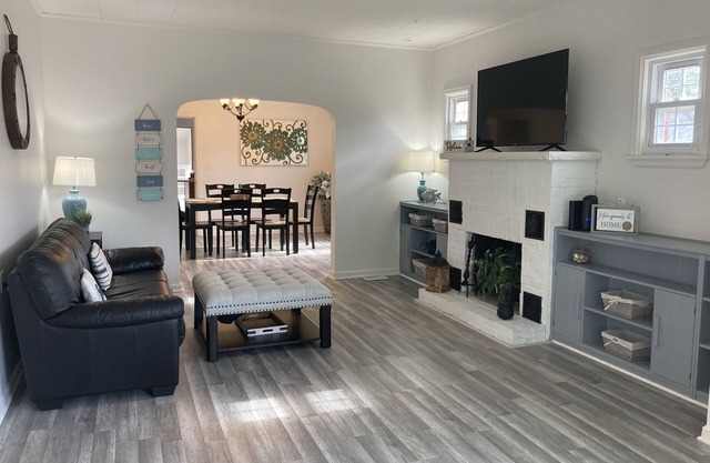 Pets ,Family, Fire pit , Playground Beach and more!