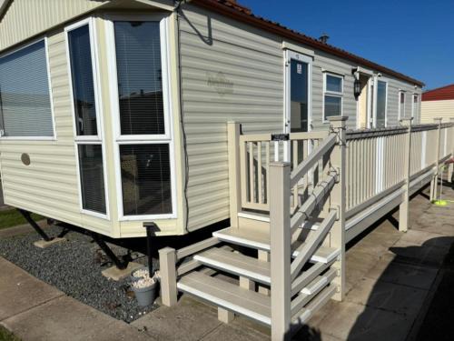 Pg34 3 BED CARAVAN ON THE GOLDEN PALM CHAPEL ST LEONARDS