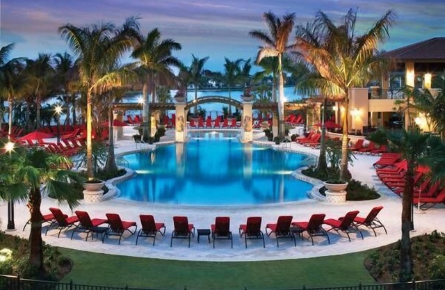 PGA Resort Cottage FREE Private Beach Club Access & Sunsets on the 18th Fairway