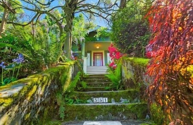 PH - Enchanted Path to a Gardenscape - 92 Walkscore!