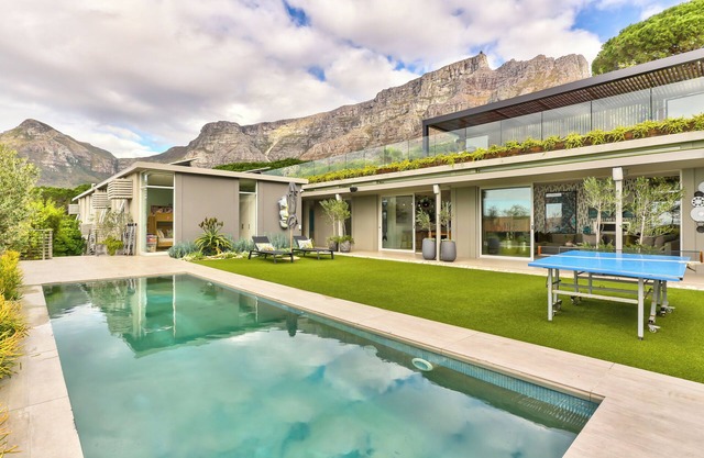 Phezulu - A Spacious 6-bedroom villa in enchanting Cape Town