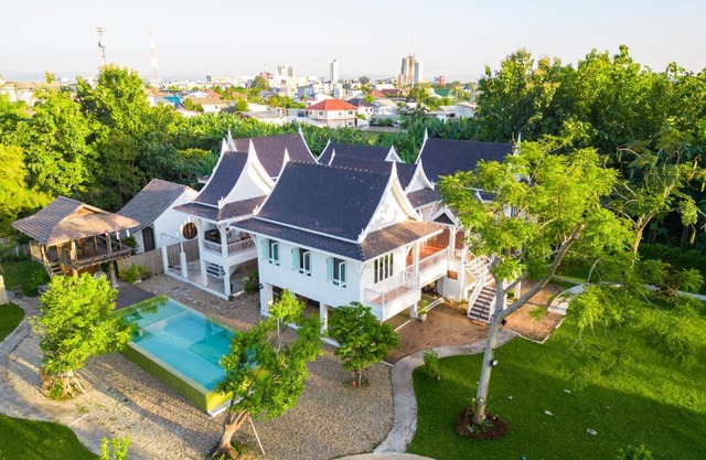 Phi Private Villa: Luxury Thai with Riverview