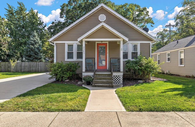 Philo- WOW look at that Yard! Fall is for exploring, This your Stay Book it now