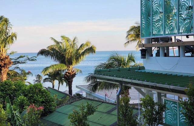 Phuket Beachfront Retreat - Manta Seaview Suite