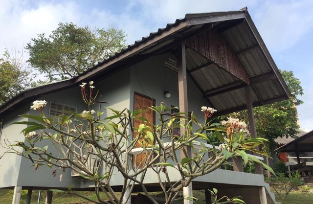 Phupha Bungalow Haad Rin