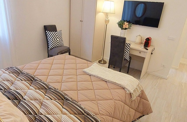 "Piccolo Mondo Verona" - Bedroom Superior, Private Bathroom, Big Shower Walk-in