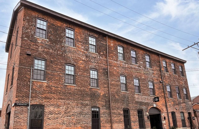 Pickle Factory Hotel—8BR Full Hotel w/Free Parking