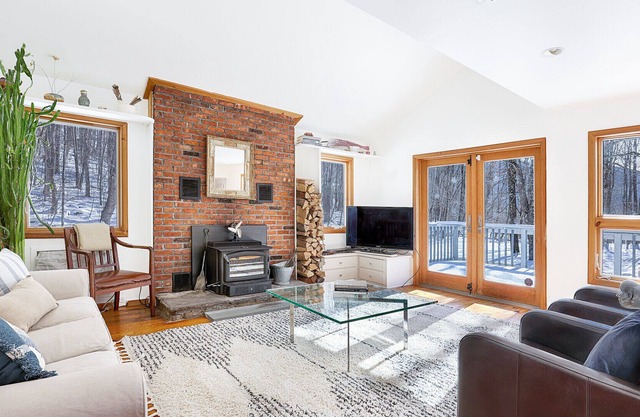 Picturesque Artist’s cottage in scenic valley, perfect for families, with...