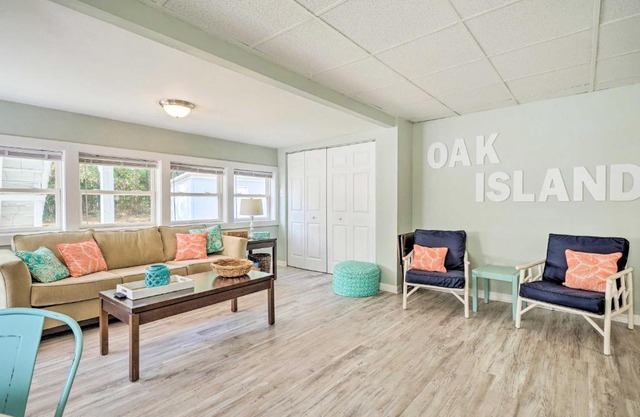 Picturesque Duplex Unit, half Mi to the Beach!