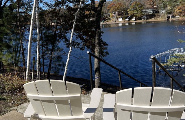 Picturesque Up North Lakeside Family Getaway