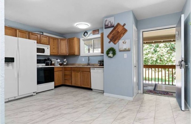 Pied Piper: centrally located in UMed/Prov with access to trails a block away