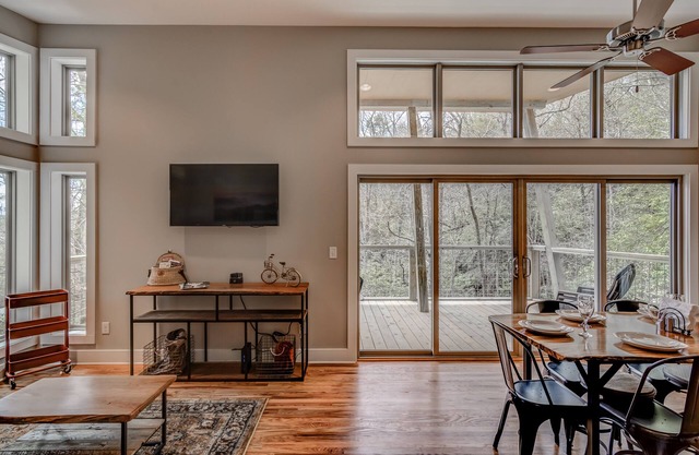 PILOT COVE 1 BR Cabin - Modern Luxury w/Nature!
