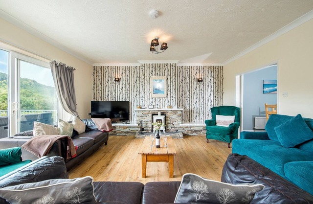 Pine Lodge, Holiday Home Wisemans Bridge, Pembrokeshire, Sleeps 12, 5 bedrooms, bathrooms