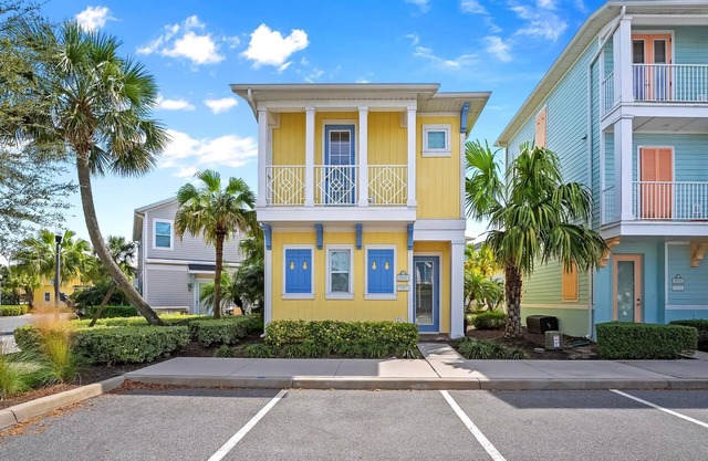 Pineapple Dream Cottage with Private Hot Tub near Disney with Margaritaville.