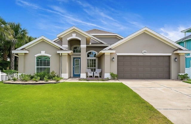 Pink Flamingo! Pool/Spa, Pet Friendly, Steps to Beach & Park