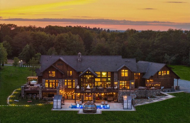 Pinnacle Pointe by Relaxtay | 600-Acre Private Luxury Estate with Spa, Pool, Theater & Lake