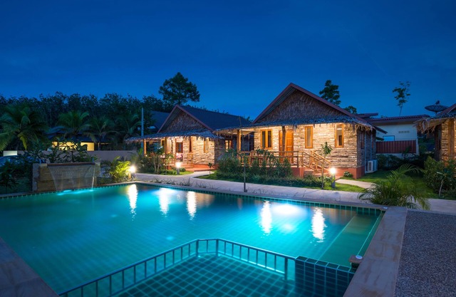 Pinthong Aonang Villa